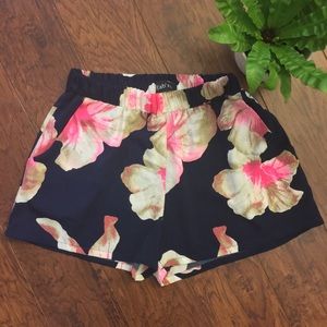 🆕 NWOT | FAB’RIK FLORAL SHORTS 🆕